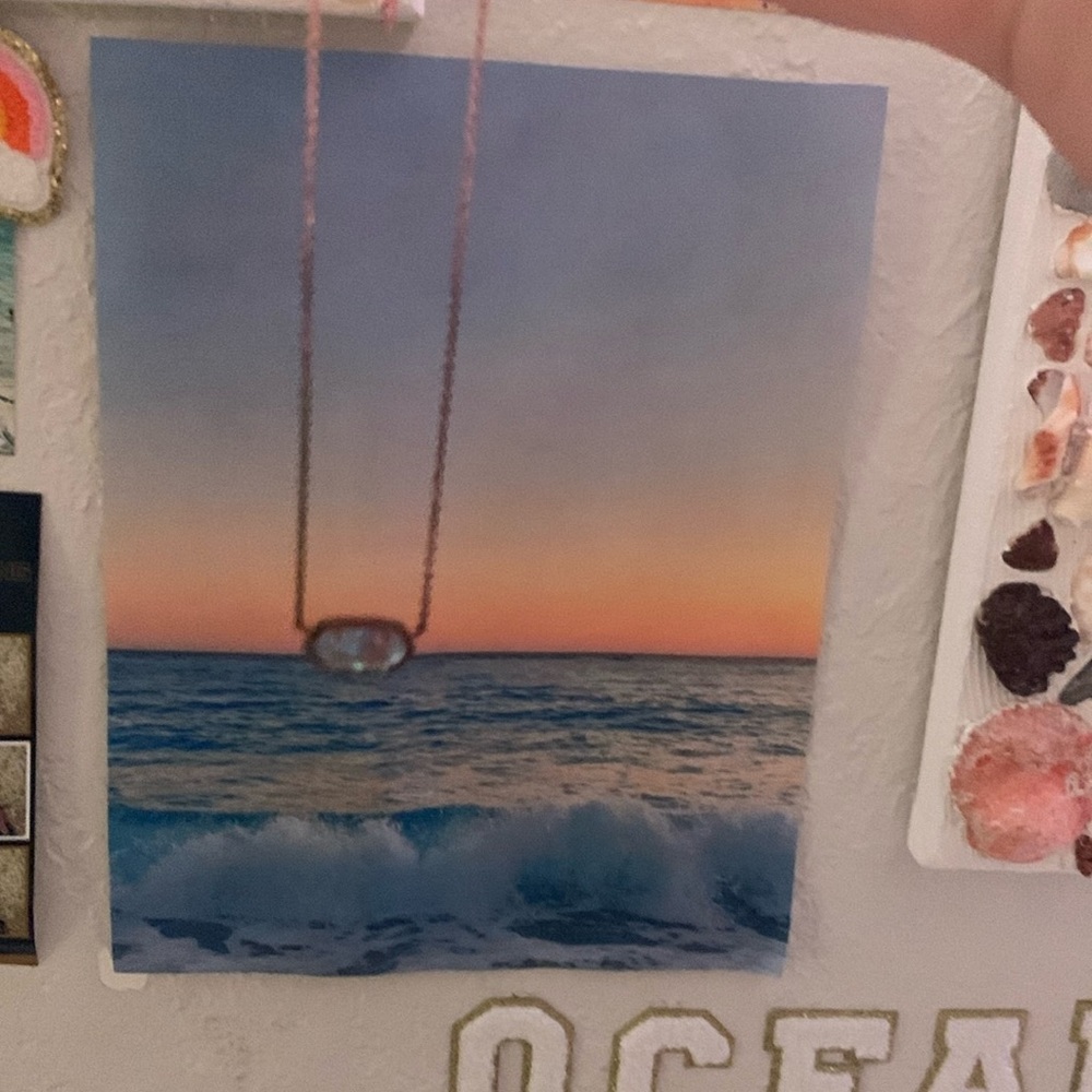 Kendra Scott necklace